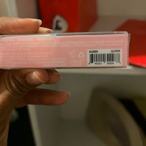 Moira Diamond Daze liquid shadow 01 Airglow